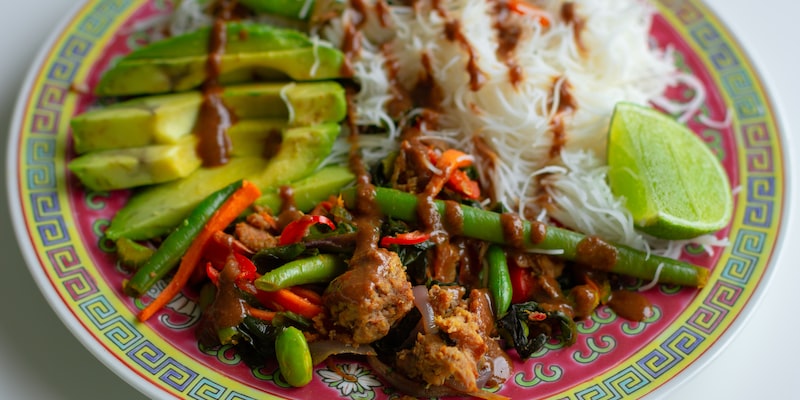 What are some easy to cook food items for Indian bachelors?